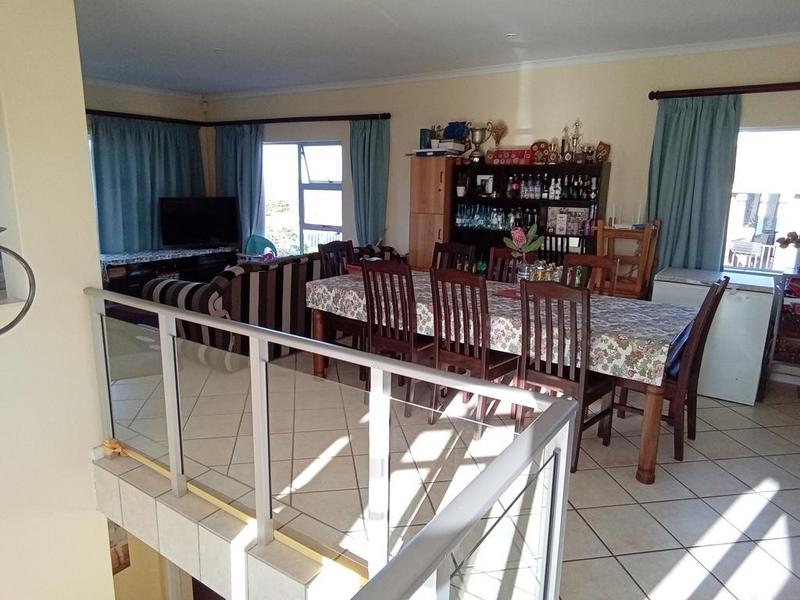 3 Bedroom Property for Sale in Boggomsbaai Western Cape